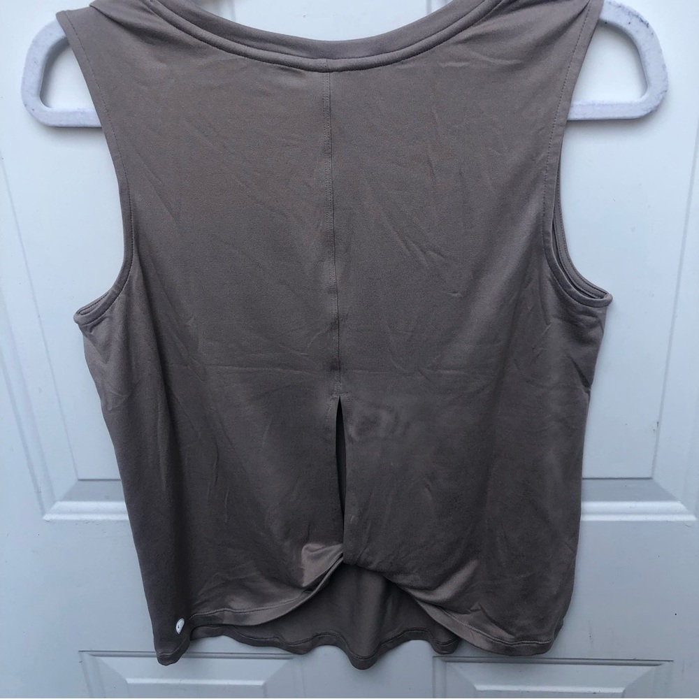 Yogalicious light workout top size small 🤎 - Picture 9 of 9